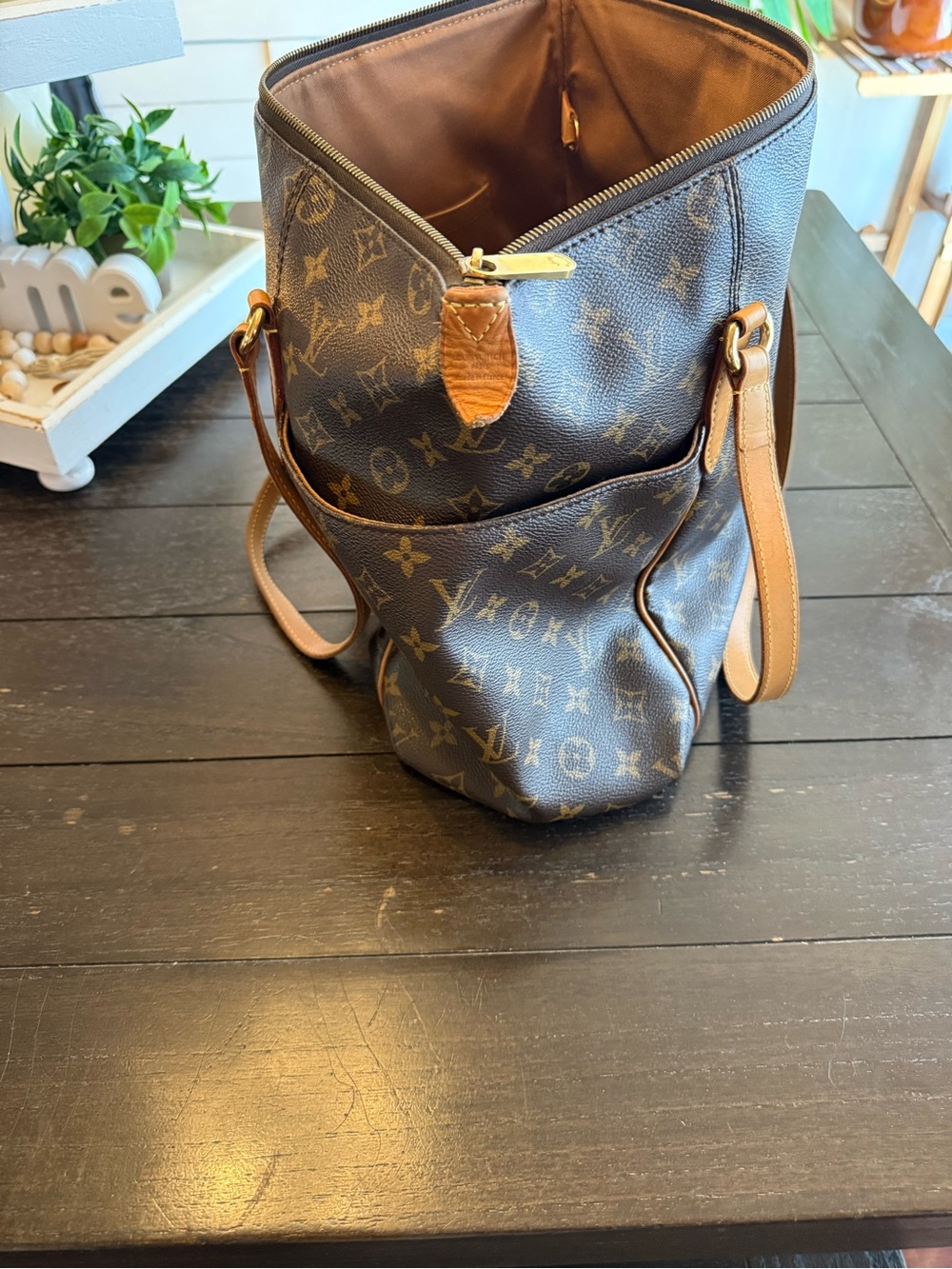 Louis Vuitton Monogram Canvas Totally MM Tote Bag - Picture 5 of 8